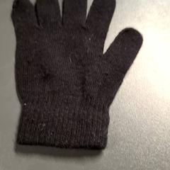 手袋 がiLostで IKEA Paris - Plaisir によって報告されました