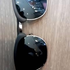 Sonnenbrille, gemeldet von Leonardo Royal Hotel Amsterdam über iLost