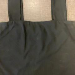 シャツ Black がiLostで MEININGER Hotel Brussels City Center によって報告されました
