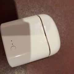 Estuche de airpods blanc, ha sido reportado por TCL con iLost