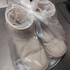 ブーツ gray, soft がiLostで Conscious Hotel Westerpark によって報告されました