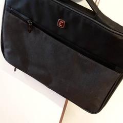 Laptop bag in tas, as reported by Qbuzz ZHN using iLost