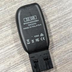 Usb klúč stick, ako bolo nahlásené Pathé Helmond pomocou iLost