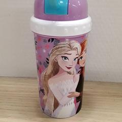 마시는 컵 Groen Elsa en Anna, iLost를 사용하여 IKEA Breda에 보고됨