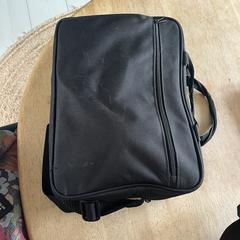 Beamer in zwarte tas, ha sido reportado a iLost