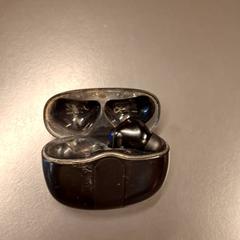 ワイヤレスイヤホン Ecouteurs がiLostで IKEA Nice Saint Isidore によって報告されました