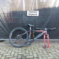 Bicikli Rood/zwart, amint azt Gemeente Nijkerk az iLost segítségével jelentette.