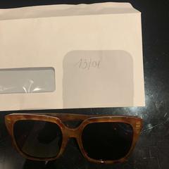 Solglasögon Dark, rapporterat av The Dominican med iLost