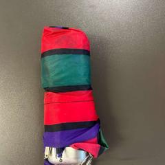 Paraply paars/groen/rood, som rapportert av Gebo Tours ved bruk av iLost