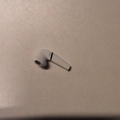 Fülhallgató, amint azt Qbuzz ZHN az iLost segítségével jelentette.