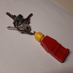 Sleutelbos met rood/geel Playmobil poppetje a été signalé sur iLost