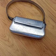 Handtasje, segons ha informat GVB mitjançant iLost