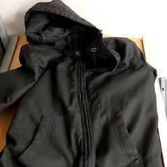 Veste, a été signalé par Centraal magazijn utilisant iLost