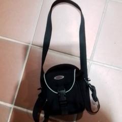 Camera tas, a été signalé par Apenheul utilisant iLost