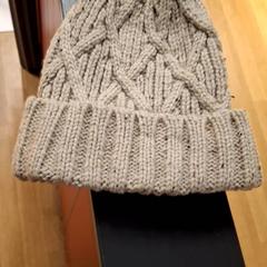 Bonnet  écru, a été signalé par IKEA Paris Nord Roissy utilisant iLost