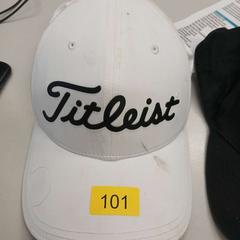 Casquette wit, a été signalé par Rock Werchter utilisant iLost