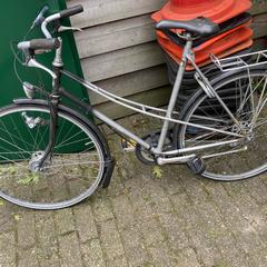Fiets Batavus Zilver Dames gevonden Ermelo 26-9-25, iLost에 보고됨