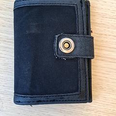 Peňaženka - Delcourt, ako bolo nahlásené Centraal magazijn pomocou iLost