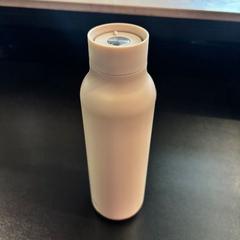 Láhev Beige, jak nahlášeno Johan Cruijff ArenA pomocí iLost