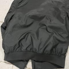 Kleding - jas, ha sido reportado por Centraal magazijn con iLost