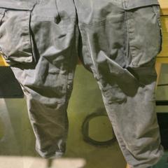 Pantalons Grey Cargo, zoals gemeld door MEININGER Hotel Berlin East Side Gallary met iLost