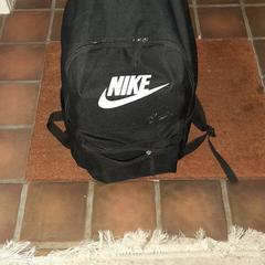 Blauwe rugzak Kanaalweg nabij muntbrug a été signalé sur iLost