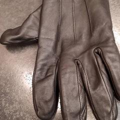 Guante, ha sido reportado por Rotterdam The Hague Airport con iLost