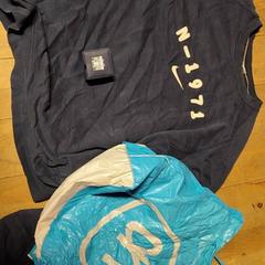 Tröja & Väska Navy blue, found in locker, rapporterat av KABUL à GoGo / Teatro med iLost