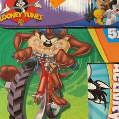 Játék Looney tunes, amint azt Familie Resort Molenwaard az iLost segítségével jelentette.