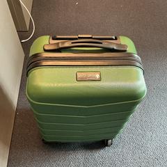 Kufor Kleur groen, merk Simply Green, ako bolo nahlásené Gemeente Arnhem pomocou iLost