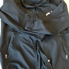 Kleding  - jas zwart, rapporterat av Centraal magazijn med iLost