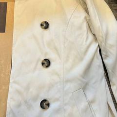 السترة Beige coat، كما تم الإبلاغ عنه بواسطة WestCord Hotel Eindhoven عبر iLost
