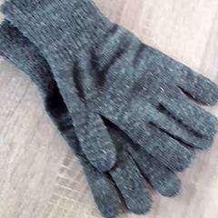 Guants Grijs, segons ha informat EBS Tramplein mitjançant iLost