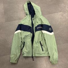 ジャケット Groen NYC がiLostで Avonturenpark Hellendoorn によって報告されました