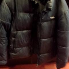 السترة Zwart، كما تم الإبلاغ عنه بواسطة TivoliVredenburg عبر iLost