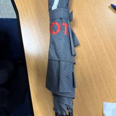 Paraply grijs toyota, rapporterat av VITAZ campus Sint-Niklaas med iLost