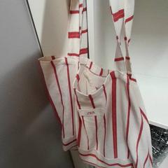 حقائب حمل وحقائب اليد Zara، كما تم الإبلاغ عنه بواسطة IKEA Utrecht عبر iLost