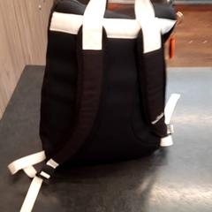 Mochila, segundo informou Rotterdam The Hague Airport usando iLost