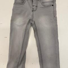 Džíny kind maat 116, jak nahlášeno Avonturenpark Hellendoorn pomocí iLost