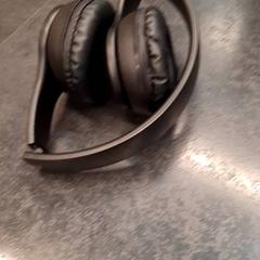 سماعات الرأس، كما تم الإبلاغ عنه بواسطة Rotterdam The Hague Airport عبر iLost