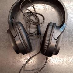 Hoofdtelefoon، كما تم الإبلاغ عنه بواسطة Rotterdam The Hague Airport عبر iLost