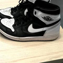 Zapatos, ha sido reportado por IKEA Gent con iLost