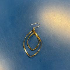 ピアス片方のみ, ha sido reportado por IKEA福岡新宮 con iLost