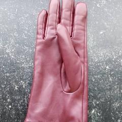 Vestiario - handschoen, come riportato da Regio Antwerpen - Brussel utilizzando iLost