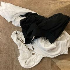 Pacote de roupas Black, como reportado por Vienna House Easy by Wyndham Amsterdam Airport utilizando o iLost