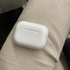AirPods Pro case, jak bylo nahlášeno na iLost