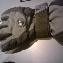 Rukavice, jak nahlášeno SnowWorld Landgraaf pomocí iLost