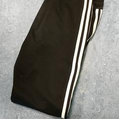 İLost kullanarak Centraal magazijn tarafından bildirildiği gibi Giyim - Joggingbroek Zwart