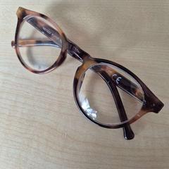 Brýle na čtení +1, jak nahlášeno Haaglanden Medisch Centrum pomocí iLost