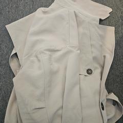 Manteau, a été signalé par Ramada by Wyndham Amsterdam Airport Schiphol utilisant iLost